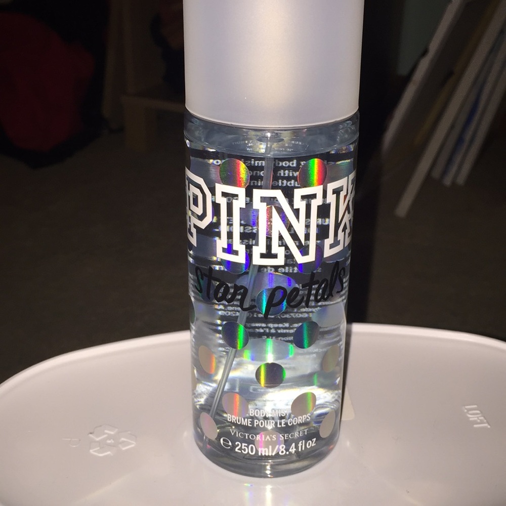 Brand New Vs Pink star petals mist!✨